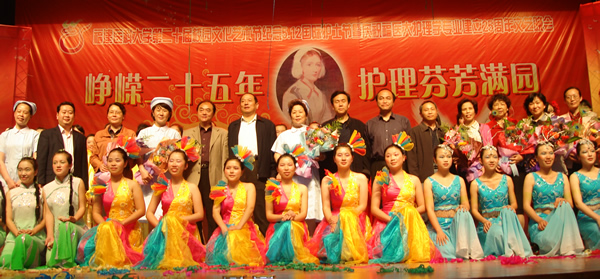 我院举办纪念5.12国际护士节文艺晚会