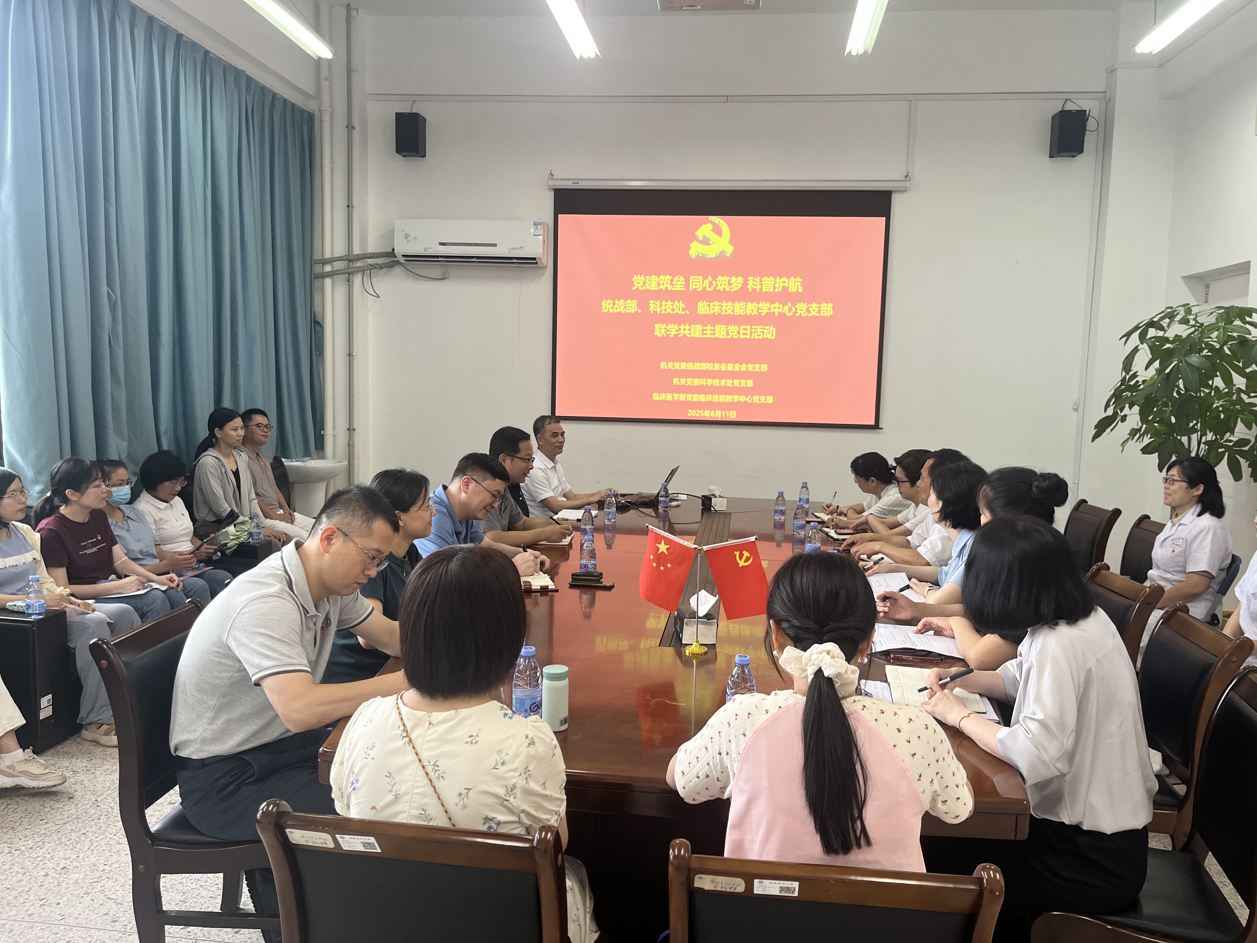 中心党支部与统战部、科技处党支部联合开展“党建筑垒 同心筑梦 科普护航 ”急救科普进校园主题党日活动